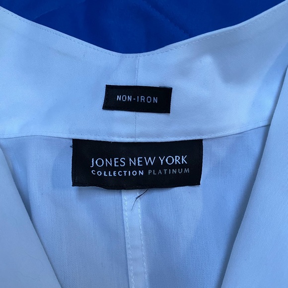 Jones New York Button Down Sleeveless Blouse in White w High collar - Picture 4 of 7